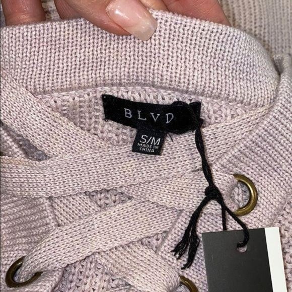 BLVD LaceUp V Neck Chunky Knit Relaxed Sweater NWT - Picture 13 of 15